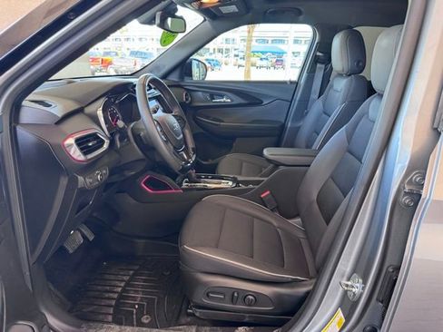 Used 2023 Chevrolet TrailBlazer RS w/ Sun and Liftgate Package AWD/4WD image 9