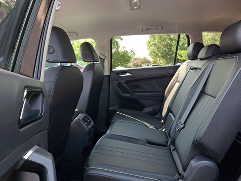 Used 2024 Volkswagen Tiguan SE FWD image 10