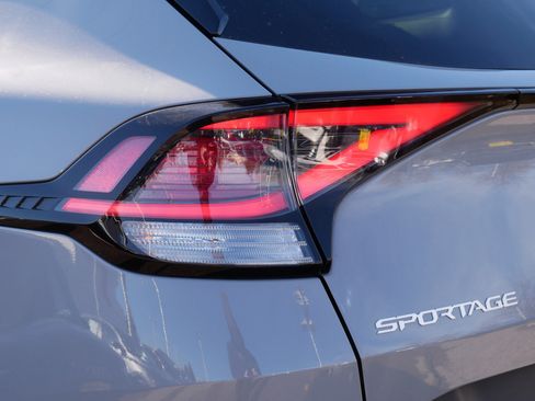 Certified 2023 Kia Sportage X-Line w/ X-Line Premium Package image 17