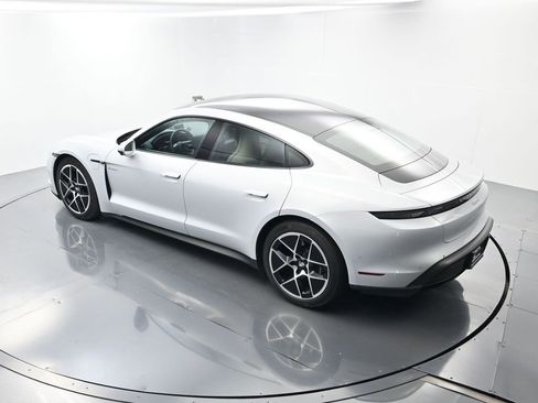 Used 2025 Porsche Taycan image 39