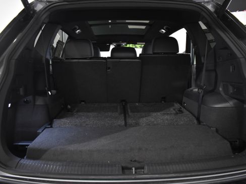 Used 2024 Volkswagen Tiguan SE R-Line image 36