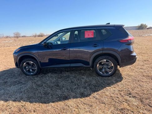 Certified 2025 Nissan Rogue SV image 8