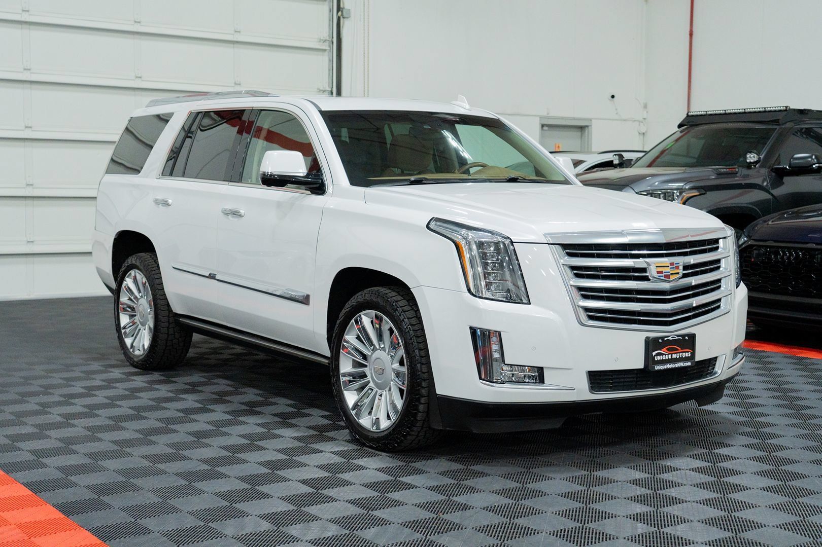 Used 2016 Cadillac Escalade Platinum AWD/4WD image 10