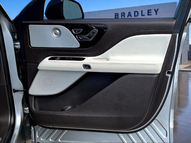 Used 2023 Lincoln Aviator Black Label AWD/4WD image 30