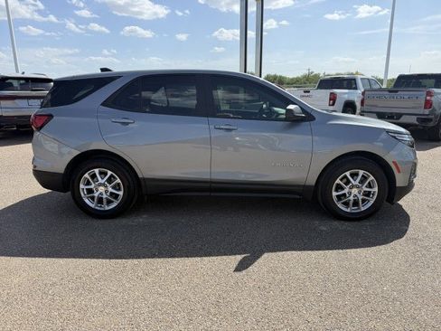 Used 2023 Chevrolet Equinox LS FWD image 10
