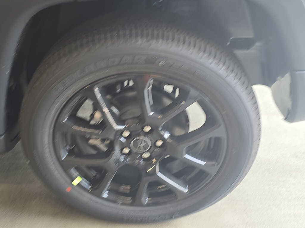 New 2026 Jeep Compass Latitude AWD/4WD image 32