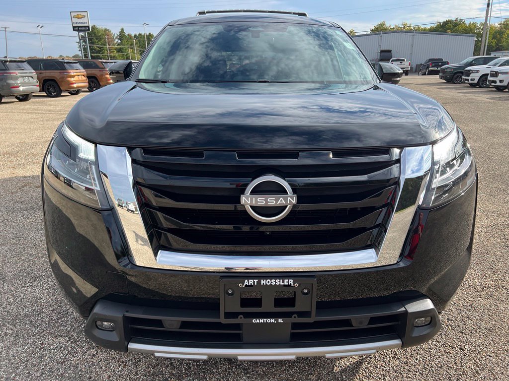 Used 2023 Nissan Pathfinder SL AWD/4WD image 10