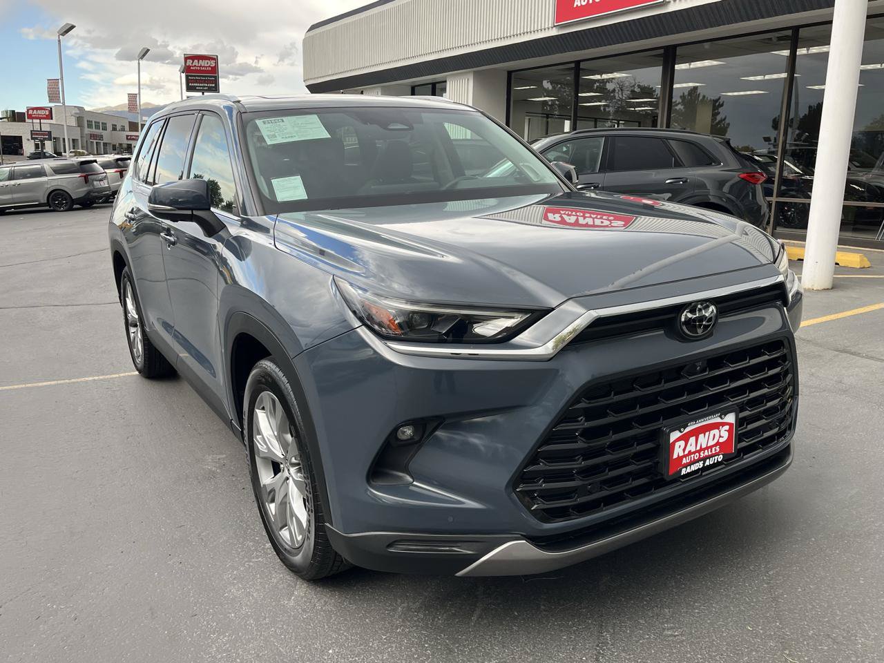 Used 2024 Toyota Grand Highlander AWD image 2