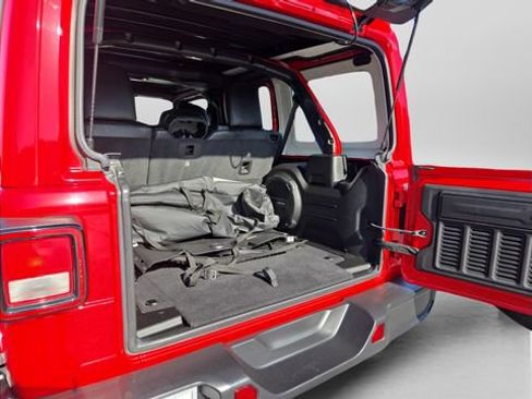 Used 2022 Jeep Wrangler Unlimited Sahara AWD/4WD image 34