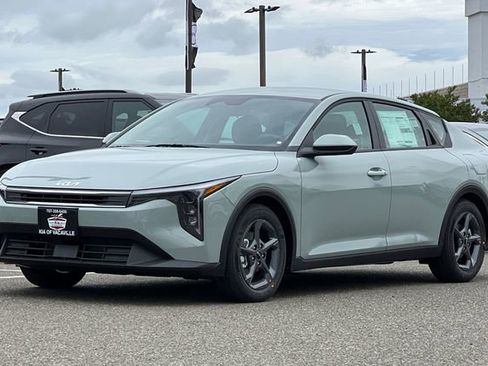 New 2026 Kia K4 LXS image 8