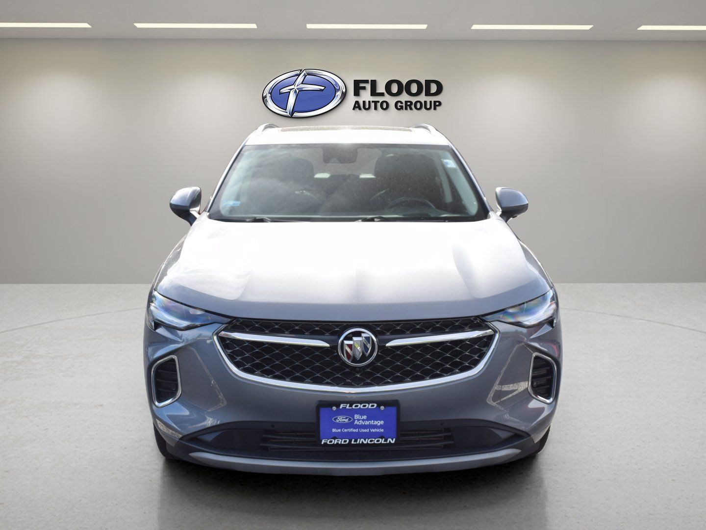 Used 2021 Buick Envision Avenir w/ Technology Package II AWD/4WD image 2