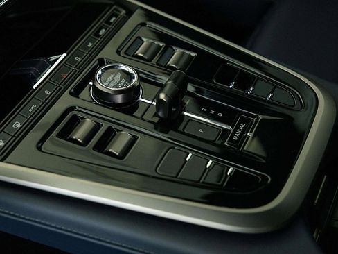 New 2026 Aston Martin DBX 707 image 29