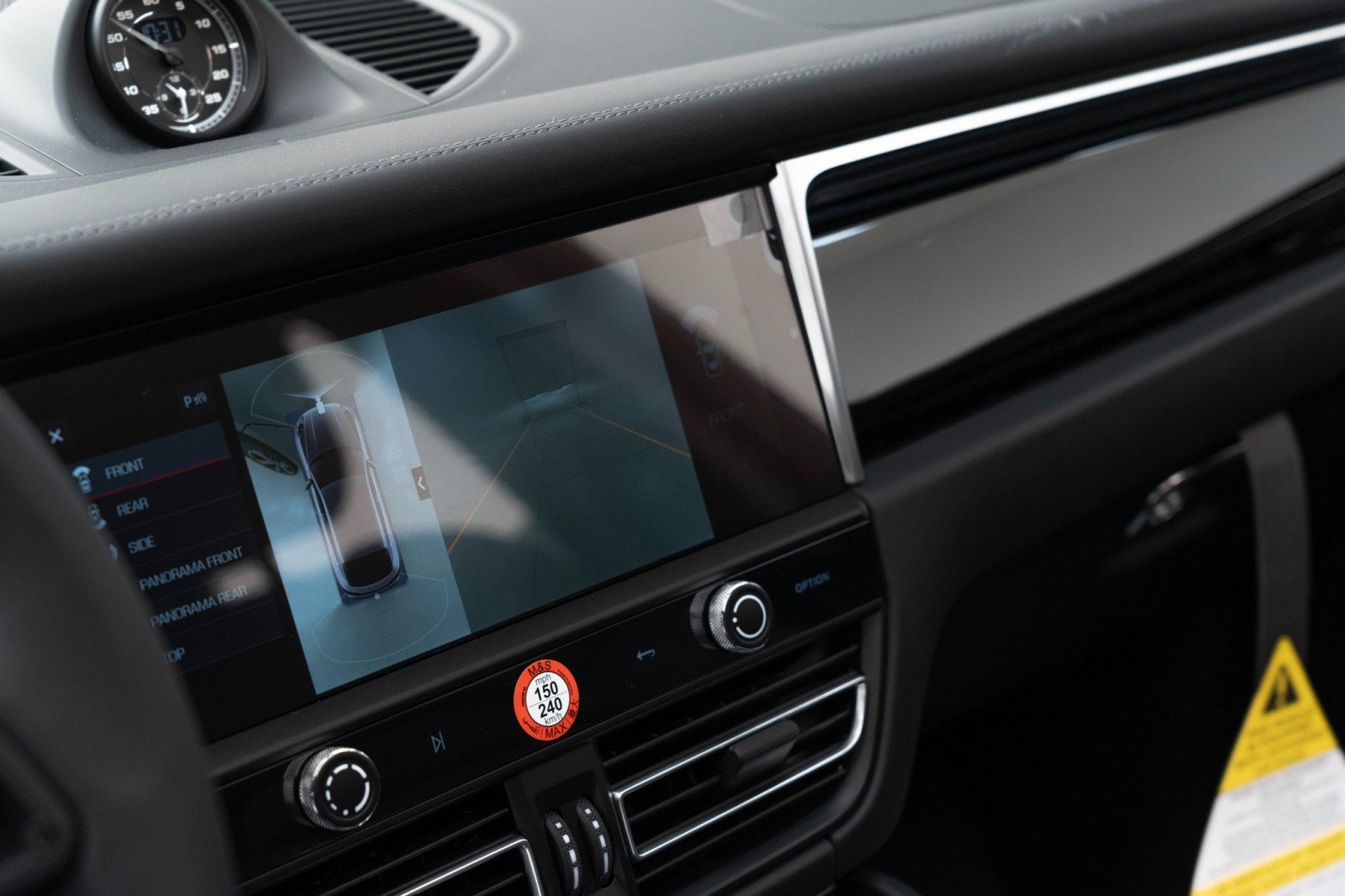 Certified 2025 Porsche Macan Turbo AWD/4WD image 25