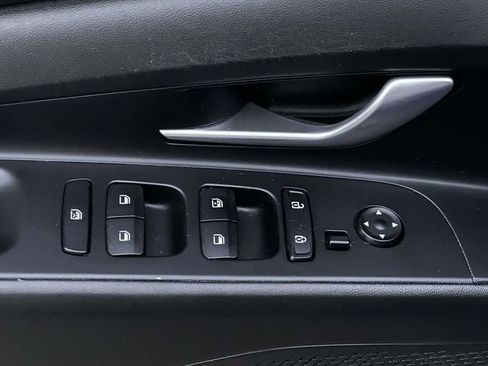 Used 2023 Hyundai Elantra Limited image 15