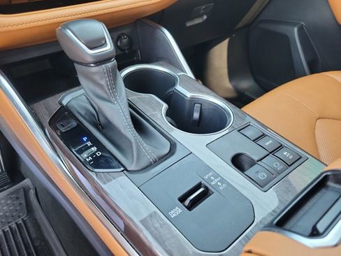 Used 2023 Toyota Highlander Platinum image 15