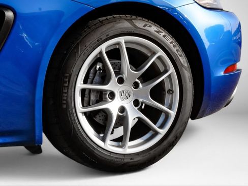 Used 2017 Porsche 718 Cayman RWD image 42
