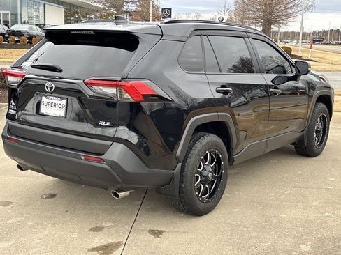 Used 2021 Toyota RAV4 XLE w/ Convenience Package image 3