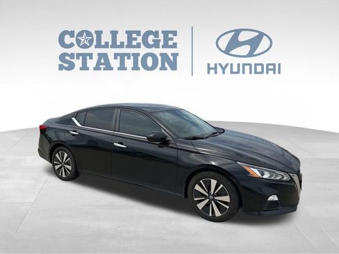 Used 2022 Nissan Altima 2.5 SV FWD image 5
