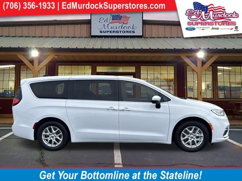 Used 2023 Chrysler Pacifica Touring-L image 1