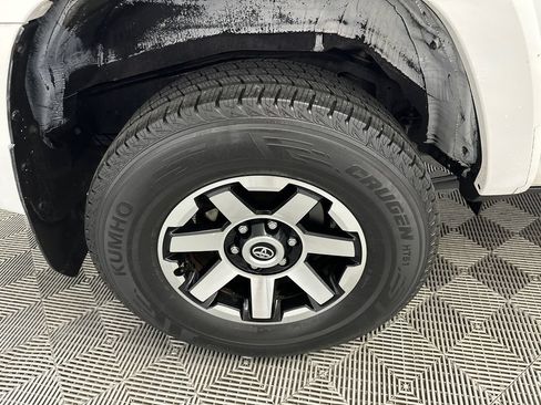 Used 2019 Toyota 4Runner TRD Off-Road Premium AWD/4WD image 18