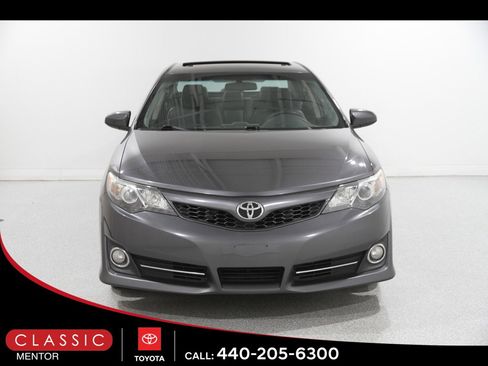 Used 2014 Toyota Camry SE image 2
