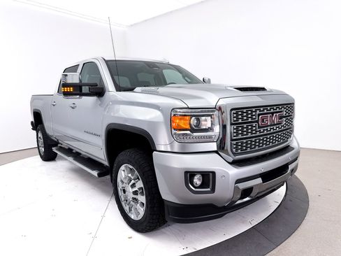 Used 2018 GMC Sierra 2500 Denali w/ Duramax Plus Package AWD/4WD image 13