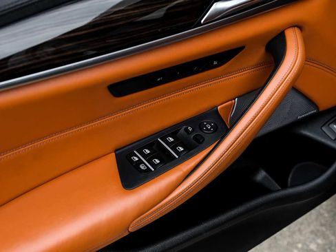 Used 2018 BMW M5 image 48