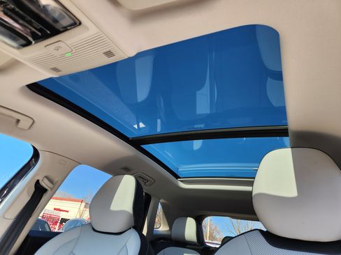 Certified 2025 Volkswagen Tiguan SE w/ Panoramic Sunroof Package image 15