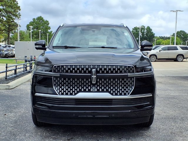 New 2026 Lincoln Navigator Premiere AWD/4WD image 3