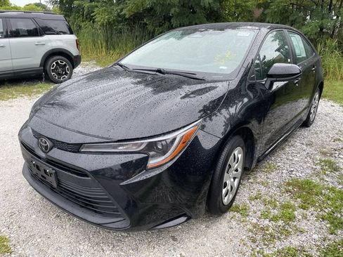 Used 2024 Toyota Corolla LE FWD image 2