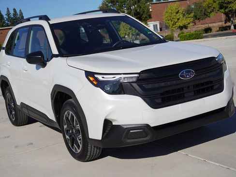 Used 2025 Subaru Forester image 6