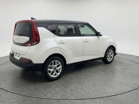 Used 2025 Kia Soul LX w/ LX Technology Package FWD image 9