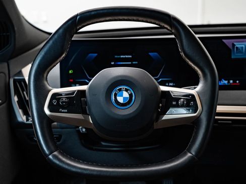 Certified 2025 BMW iX xDrive50 w/ Premium Package AWD/4WD image 40