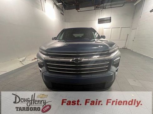 New 2026 Chevrolet Traverse LT w/ Driver Confidence Package FWD image 2