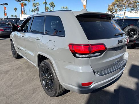 Used 2020 Jeep Grand Cherokee Altitude RWD image 21
