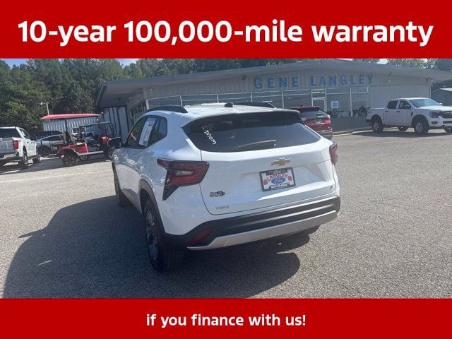 Used 2025 Chevrolet Trax LT w/ LT Convenience Package FWD image 24