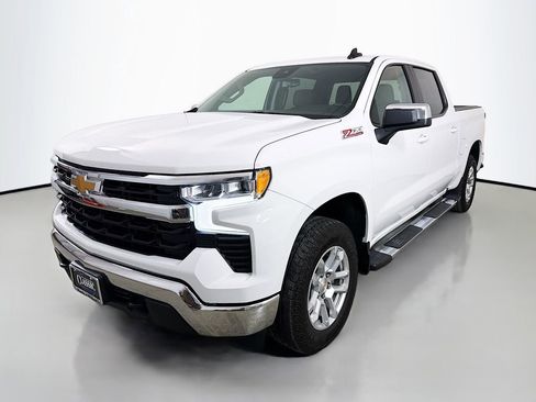 Used 2024 Chevrolet Silverado 1500 LT w/ Z71 Off-Road Package image 3