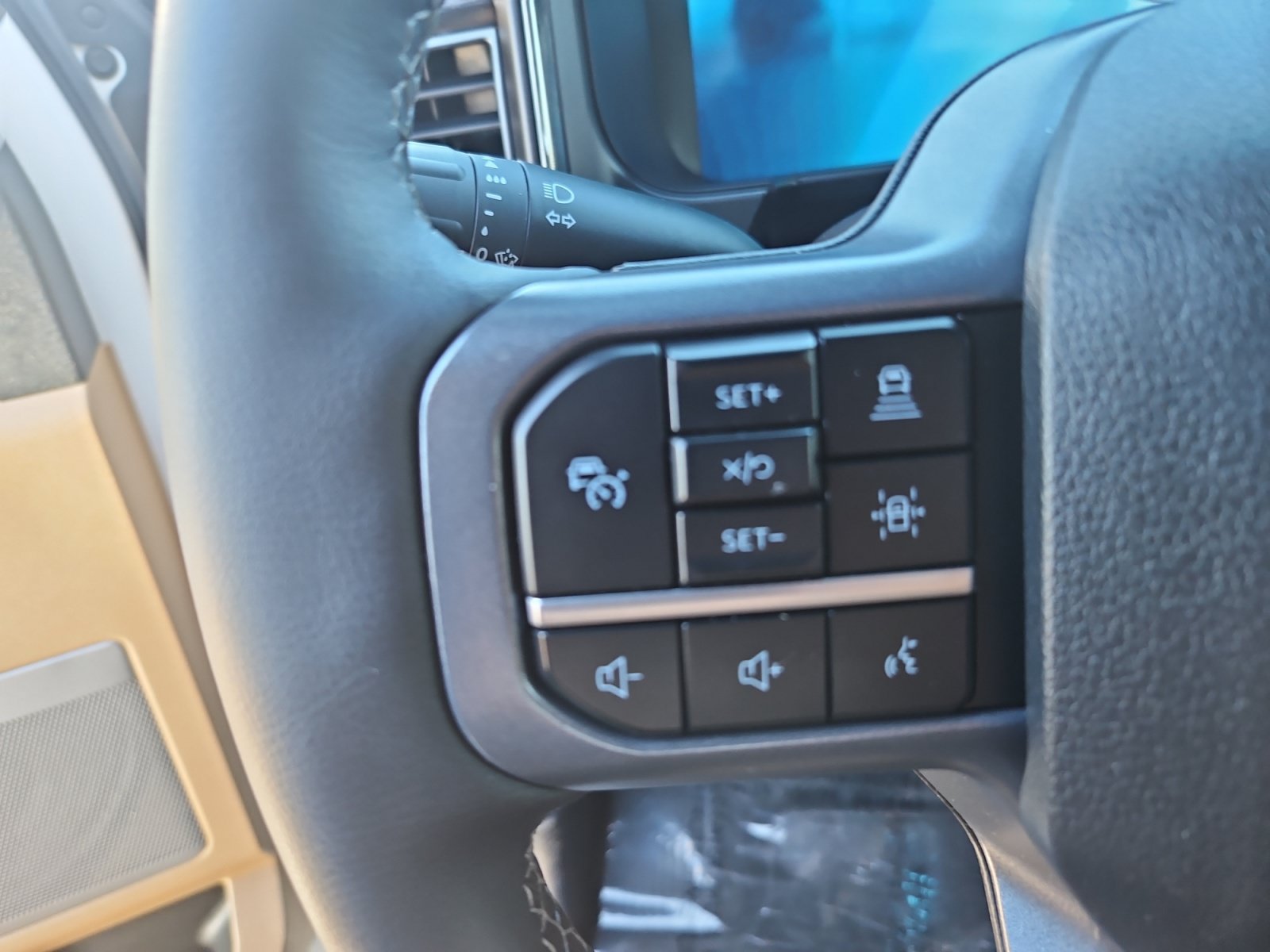 Used 2025 Ford F350 Lariat w/ Lariat Ultimate Package AWD/4WD image 15