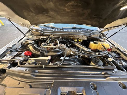 Used 2017 Ford F250 XL w/ Power Equipment Group AWD/4WD image 19
