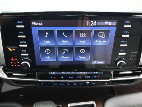 Used 2024 Toyota Sienna XLE FWD image 22