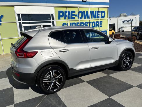 Used 2025 Volvo XC40 B5 Core image 10