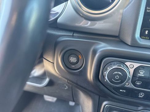 Used 2022 Jeep Wrangler Unlimited Sahara w/ Cold Weather Group AWD/4WD image 29