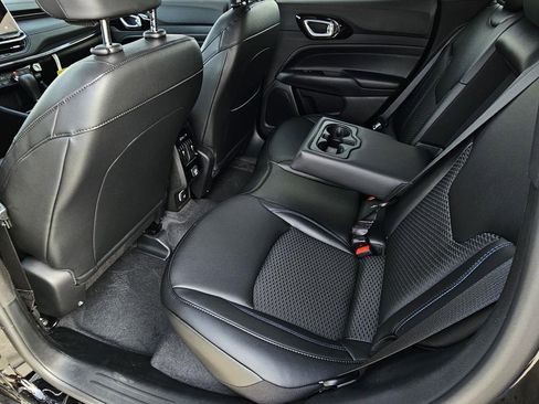 New 2026 Jeep Compass Latitude image 11