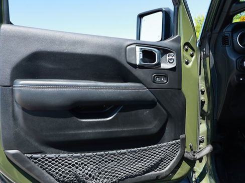 Used 2022 Jeep Wrangler Unlimited Sahara w/ Cold Weather Group AWD/4WD image 23