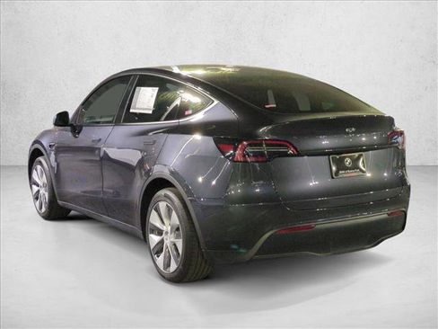 Used 2024 Tesla Model Y 2WD image 8