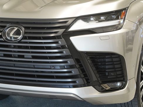 Used 2025 Lexus LX 700h Luxury w/ Appearance Package AWD/4WD image 6