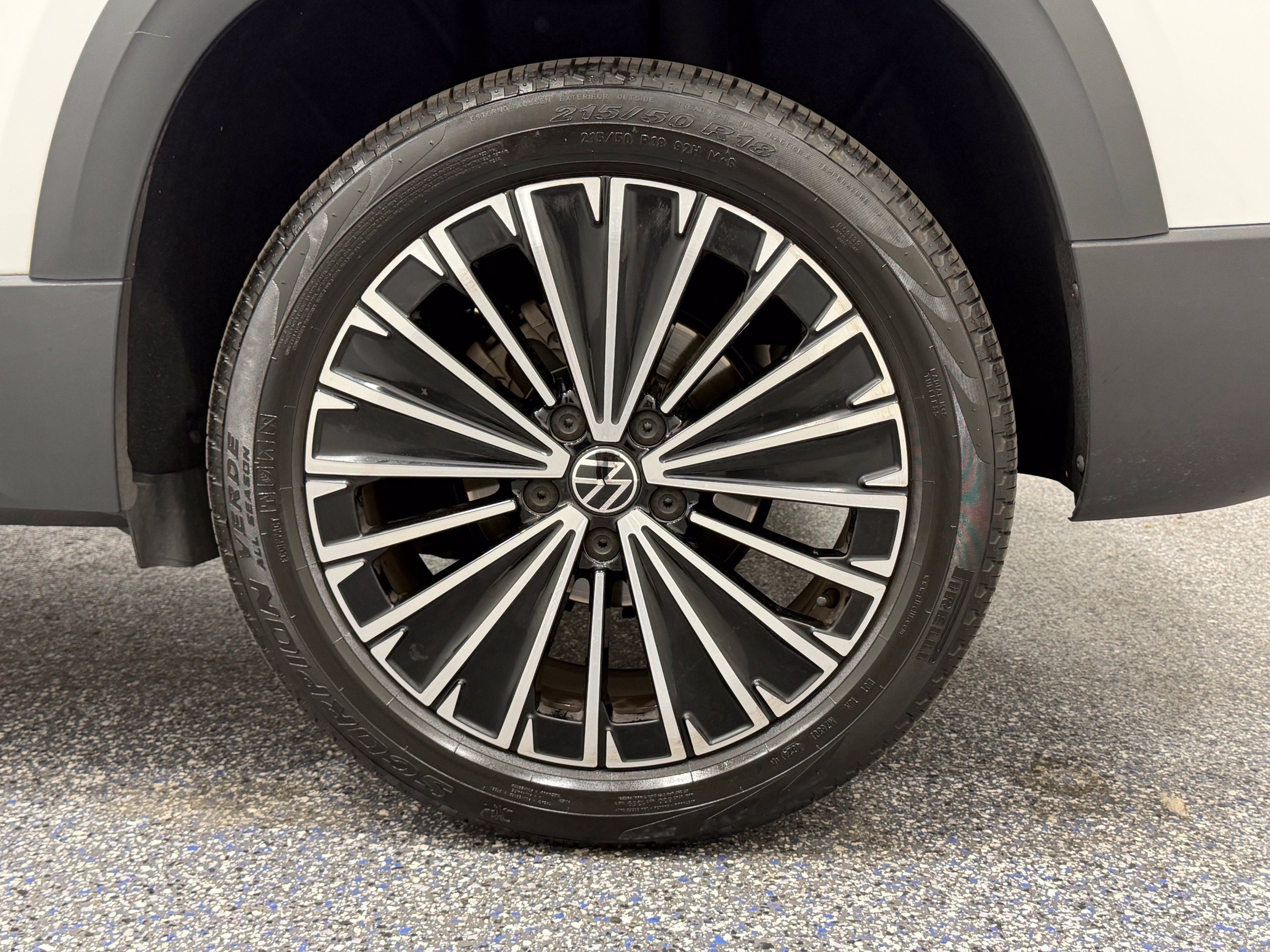 Certified 2025 Volkswagen Taos SE FWD image 12