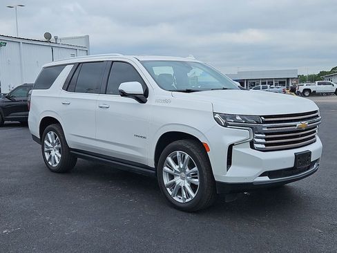 Used 2021 Chevrolet Tahoe High Country w/ Premium Package AWD/4WD image 16