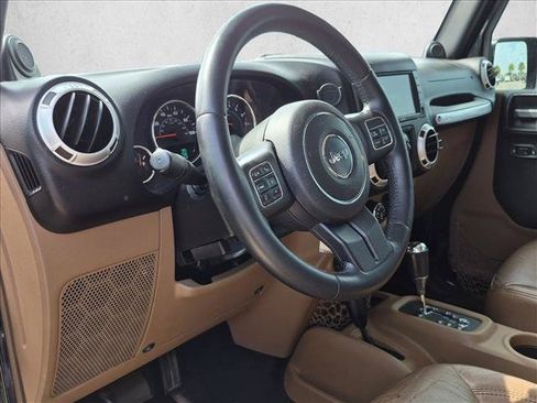 Used 2014 Jeep Wrangler Unlimited Sahara w/ Connectivity Group AWD/4WD image 9