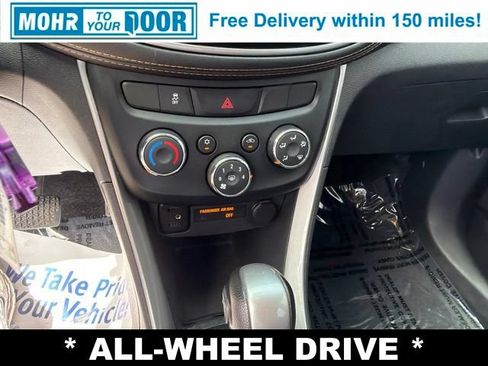 Used 2021 Chevrolet Trax LT AWD/4WD image 23